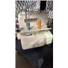 Image 2 : VINTAGE WHITE SUPERERLOCK 2000 ATS SERGER *NO POWER CORD OR FOOT PEDAL*