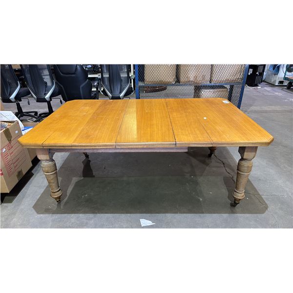 WOOD FARMHOUSE STYLE WIND-OUT TABLE WITH TURNED LEGS ON CASTERS