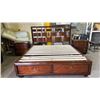 Image 3 : FOLIO 21 AVIGNON BEDROOM SET: KING SIZE BED WITH 2 FOOTBOARD DRAWERS, LOWBOY DRESSER W/MIRROR & 2