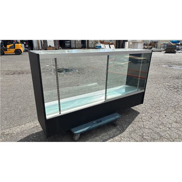 60" WIDE GLASS RETAIL SHOWCASE *NO KEY*
