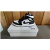 Image 1 : PAIR OF NIKE AIR JORDAN 1 MID WOMEN'S SHOES SIZE 11