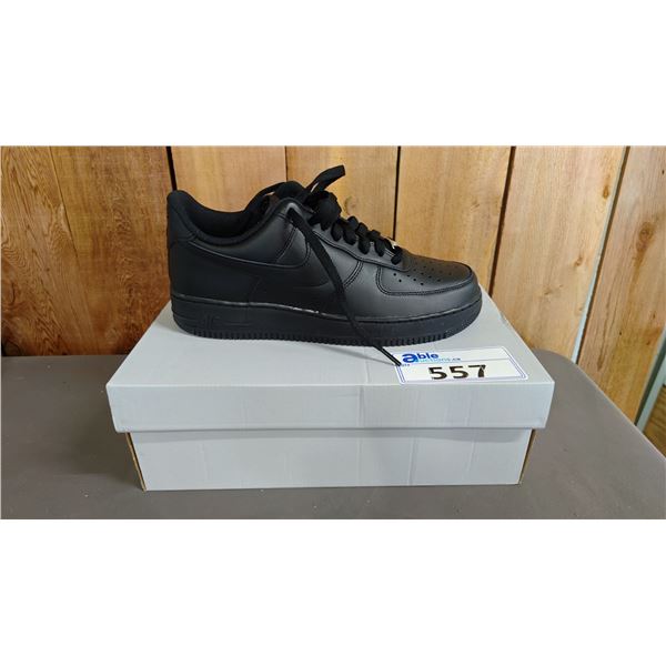 PAIR OF NIKE AIR FORCE 1 '07 SHOES SIZE 10