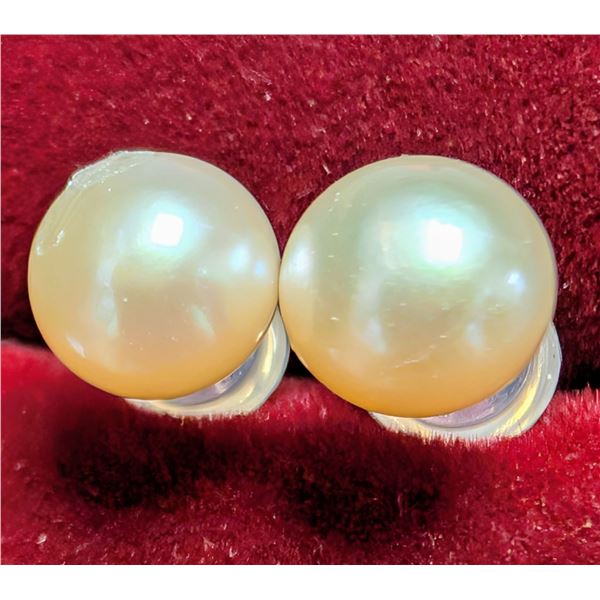 14K F.W.PEARL EARRING, SUGGESTED RETAIL VALUE $300