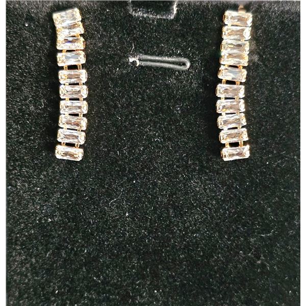 *NEW* 18KT GOLD PLATED 5MM EMERALD CUT SIMULATED DIAMOND (CZ) TASSEL EARRINGS: 1.25" LONG