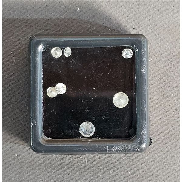 ASSORTED ROUND DIAMONDS: APPROX 0.75CT