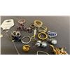 Image 2 : BAG OF ASSORTED FASHION JEWELRY