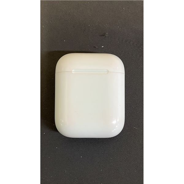 APPLE AIRPODS WITH CASE
