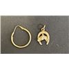 Image 1 : SINGLE 10KT GOLD HOOP & 10KT GOLD HORSE IN HORSESHOE PENDANT