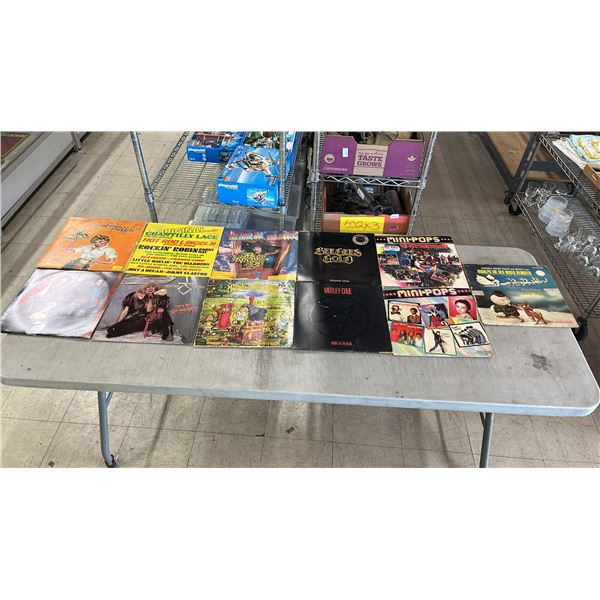 ASSORTED VINYL RECORDS INCLUDING; BEEGIES, HEART, TWISTED SISTER & MORE