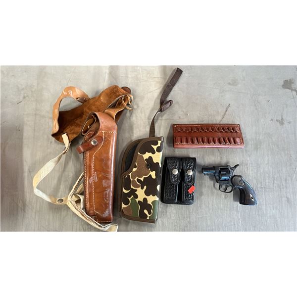 BIN OF CAP GUN & ASSORTED HOLSTERS