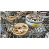 Image 4 : SHELF OF ASSORTED ITEMS INCLUDING; DINNERWARE, GRAVY BOAT, DECORATIVE DISHES & MORE