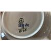 Image 3 : SHELF OF ASSORTED ITEMS INCLUDING; BOWLS, GLASSWARE & SILVER PLATED WARE
