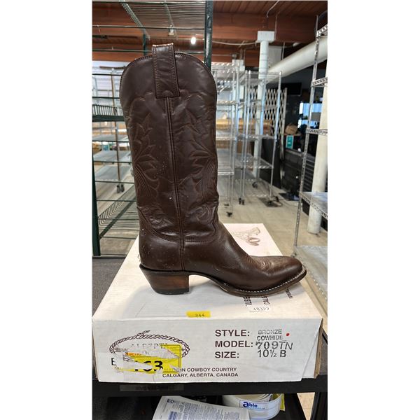 PAIR OF ALBERTA BOOTS BROWN LEATHER MEN'S COWBOY BOOTS: SIZE 10.5E