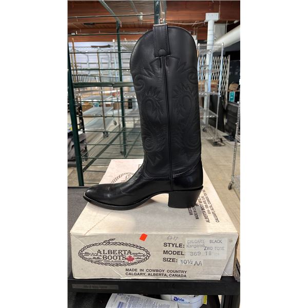 PAIR OF ALBERTA BOOTS BLACK LEATHER MEN'S COWBOY BOOTS: SIZE 10.5 AA