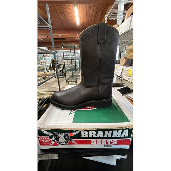 PAIR OF CANADA WEST SHOE BRAMA BOOTS: SIZE 10 3E