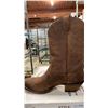 Image 2 : PAIR OF ALBERTA BOOTS BROWN LEATHER MEN'S COWBOY BOOTS: SIZE 12EE