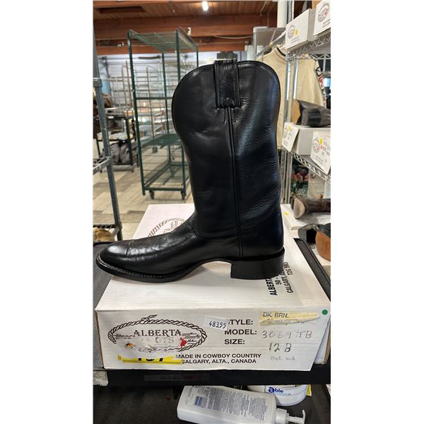 PAIR OF ALBERTA BOOTS BLACK LEATHER MEN'S COWBOY BOOTS: SIZE 12B