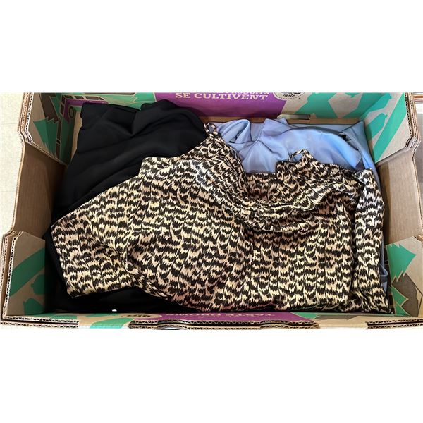 3 DRESS. LADIES SIZE M