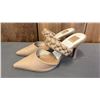 Image 4 : 4 PAIRS SHOES. LADIES SIZE US 9 / EURO 40. LIKE NEW CONDITION