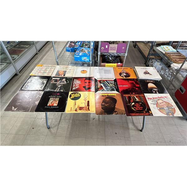 ASSORTED VINYL ALBUMS INCLUDING: GUY LOMBARDO, BING CROSBY, NAT KING COLE & MORE
