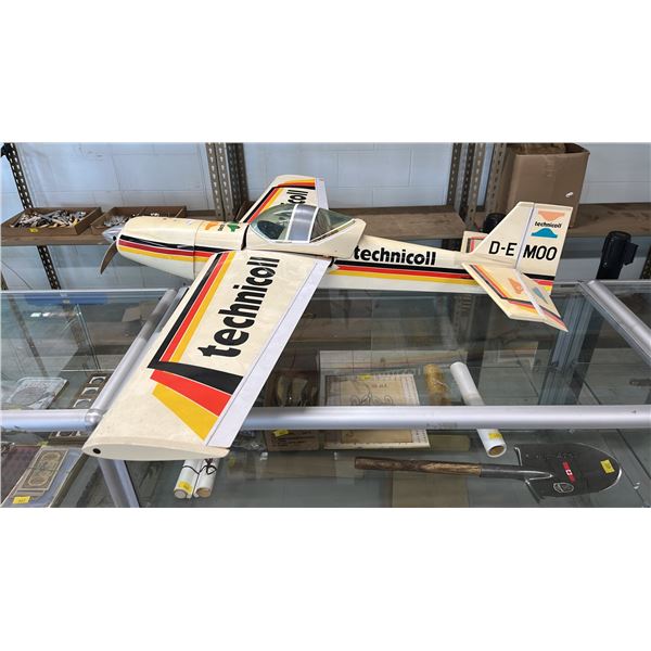 FUTABA "TSUNAMI" MODEL AIRPLANE: APPROX 44" LONG WITH AN APPROX.  51" WINGSPAN *MISSING COCKPIT *