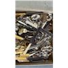 Image 2 : TRAY OF ASSORTED FLATWARE