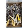 Image 4 : TRAY OF ASSORTED FLATWARE