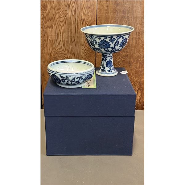 (2) BLUE & WHITE CUPS IN CASE