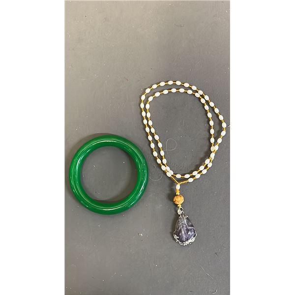 GREEN JADEITE BANGLE & CRYSTAL NECKLACE