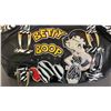Image 5 : *NEW WITH TAGS* (2) BETTY BOOP PURSES *ONE HAS A BROKEN DECORATIVE CLASP*