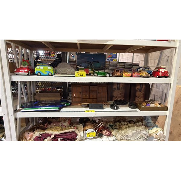 SHELF OF ASSORTED ITEMS INCLUDING DESIGNER ASH TRAYS, WOODEN ORGANISERS AND MORE