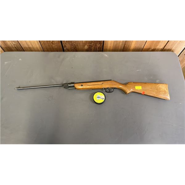 SLAVIA 618 BREAKBARREL AIR RIFLE & CONTAINER OF .177 CAL PELLETS