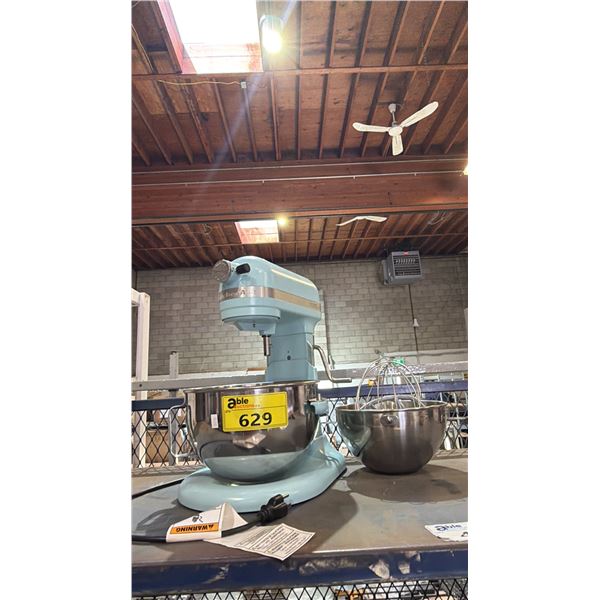 KITCHEN AID STAND MIXER WITH BOWL