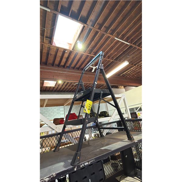 MASTERCRAFT 2-STEP LADDER