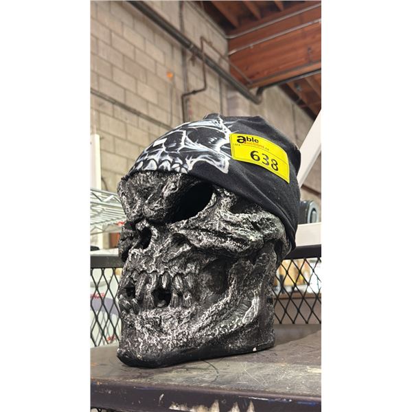 DECORATIVE HALLOWEEN SKULL PROP