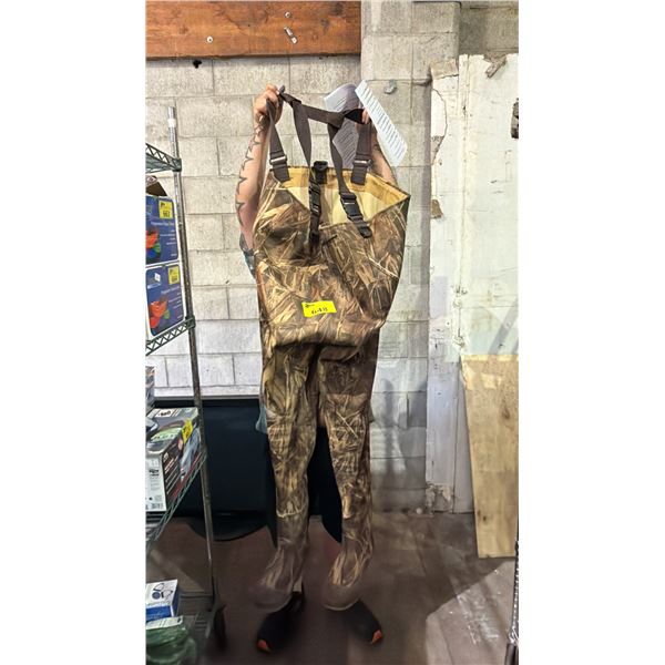 PAIR OF RED HEAD BRANDCO BONE DRY HIP WADERS SIZE 12