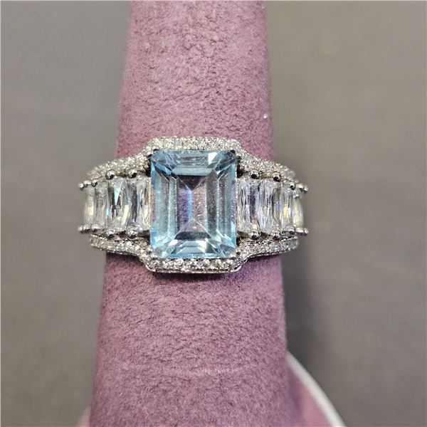 *NEW* .925 SILVER 3.5CT EMERALD CUT SWISS BLUE TOPAZ RING WITH EMERALD CUT SIDE STONES: SIZE 7