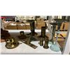 Image 2 : SHELF OF BRASS CANDLESTICKS, COPPER COFFEE POT, COPPER CHAFING DISH, COPPER BRIKI STOVETOP