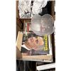 Image 6 : PALLET OF HOUSEHOLD ITEMS: SAMSUNG 5-DISC CD PLAYER, KITCHENWARE, BOOKS & MORE *MUST TAKE ALL ON