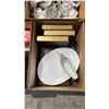 Image 8 : PALLET OF HOUSEHOLD ITEMS: SAMSUNG 5-DISC CD PLAYER, KITCHENWARE, BOOKS & MORE *MUST TAKE ALL ON