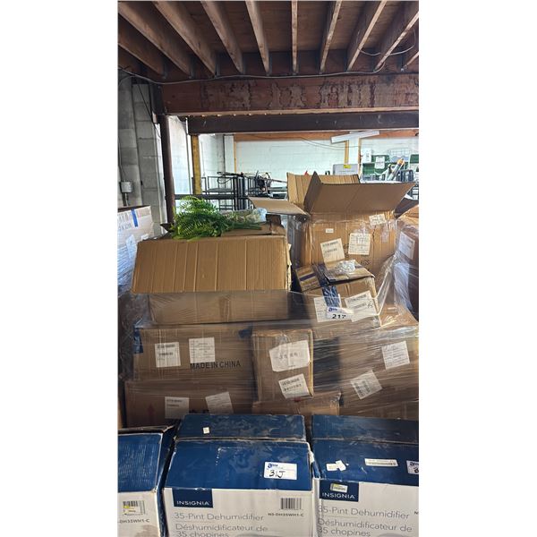 PALLET OF ASSTD. ITEMS: SNOWMAN PORCH LIGHT COVERS, FAUX FERN BUNDLES, ACRYLIC PENDANT STRANDS &