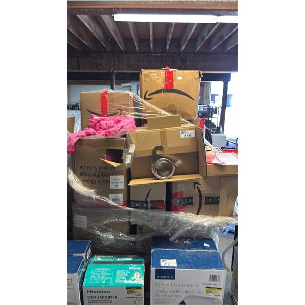 PALLET OF ASSTD ITEMS: SWAN SHAPED SINK STRAINERS, CANDLE HOLDERS WITH TRAYS, CHILDREN'S ONSIES &