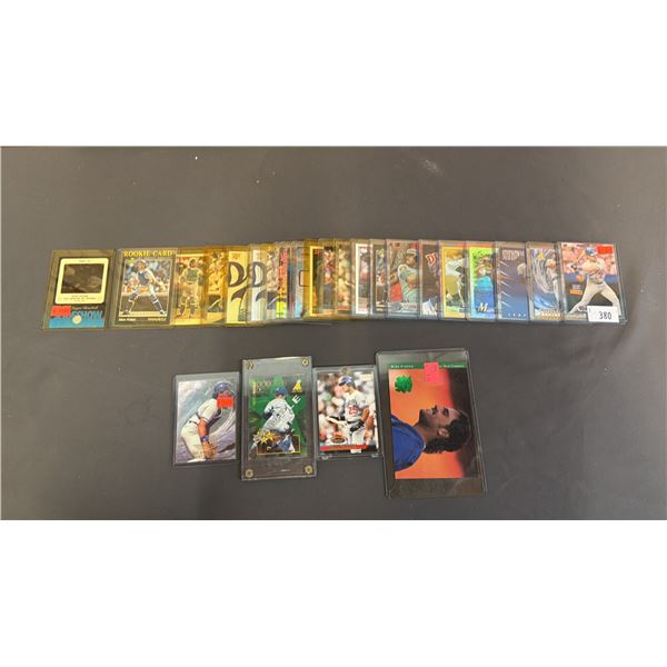 ASSORTED MIKE PIAZZA BASEBALL CARDS