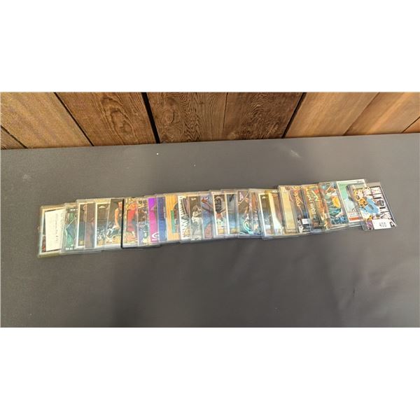 ASSORTED BASEBALL CARDS