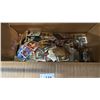 Image 2 : SHELF OF ASSORTED SPORTS & COLLECTIBLE CARDS