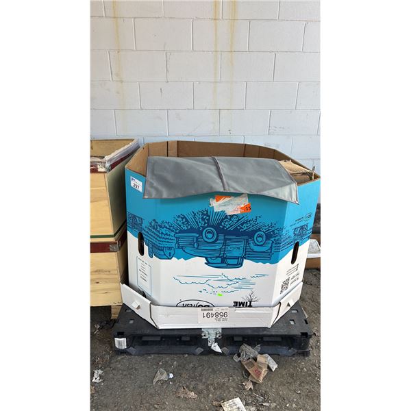 PALLET OF HENRY SINGER SUIT BAGS & ZIPPERED PANT BAGS *MUST TAKE ALL ON PALLET*