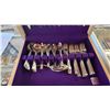 Image 2 : ROGERS NOBILITY WINDSONG SILVER PLATED CUTLERY SET WITH WOODEN CASE