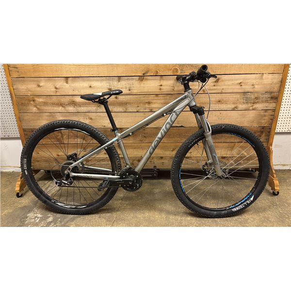 DEVINCI 24-SPEED BICYCLE