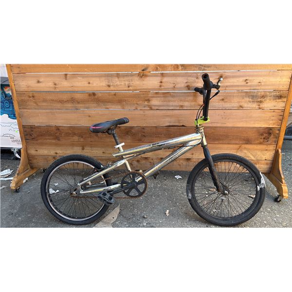 NO NAME SINGLE SPEED BICYCLE *NO FRONT BRAKE*