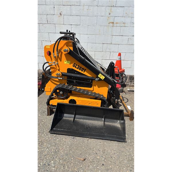 *NEW* 360T SKID STEER LOADER WITH KEY & REPAIR TOOLBOX: 550LB OPERATING LOAD *LEFT CONTROL JOYSTICK